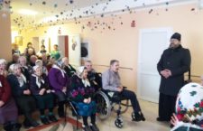 Священик з парафіянами відвідали соціальні заклади в Жмеринському районі.
