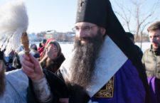Архієпископ Варсонофій освятив воду у Вишенському озері.