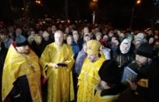 ВІДЕО. Чергове молитовне стояння вірян УПЦ у Вінниці