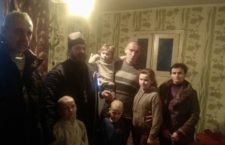 В селі Уланів священик привітав зі святами багатодітні сім‘ї та одиноких людей