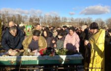 У Хмільницькому районі священик УПЦ звершив чин відспівування над покійним офіцером ЗСУ